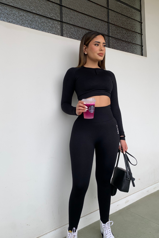 Set Infinity Negro (cuello cerrado)